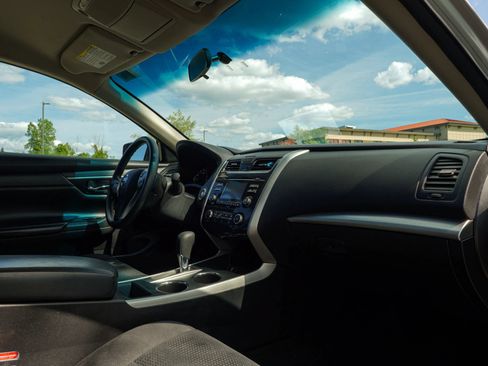 Used 2015 Nissan Altima 2.5 S w/ Power Driver Seat Package FWD image 17
