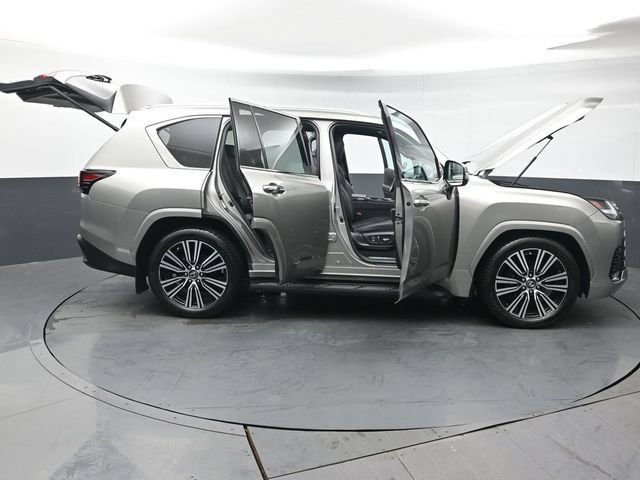 Used 2023 Lexus LX 600 4WD w/ Luxury Package image 59