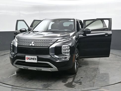 Used 2024 Mitsubishi Outlander SE image 50
