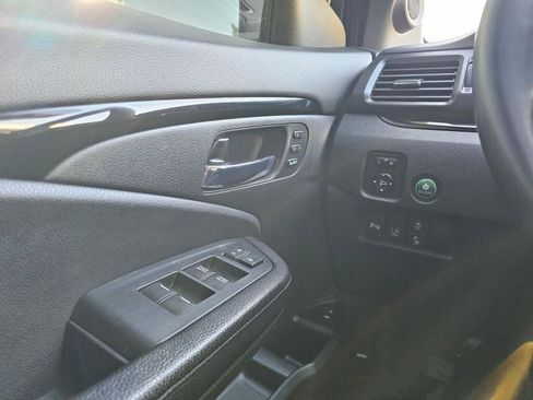 Used 2017 Honda Pilot Touring image 32