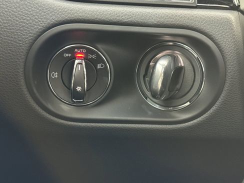 Certified 2025 Porsche Macan image 19