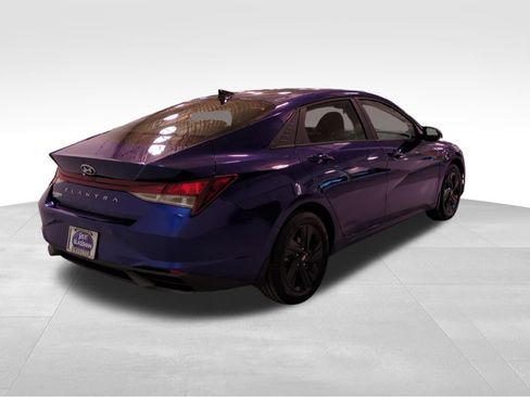 Used 2022 Hyundai Elantra SEL image 3