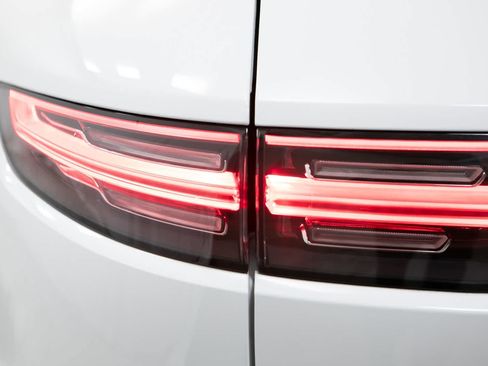 Certified 2023 Porsche Cayenne AWD/4WD image 18