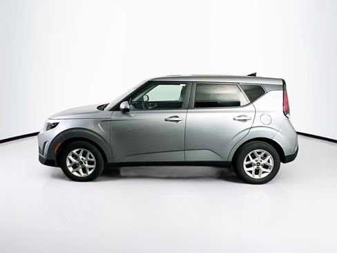 Used 2025 Kia Soul LX w/ LX Technology Package FWD image 4