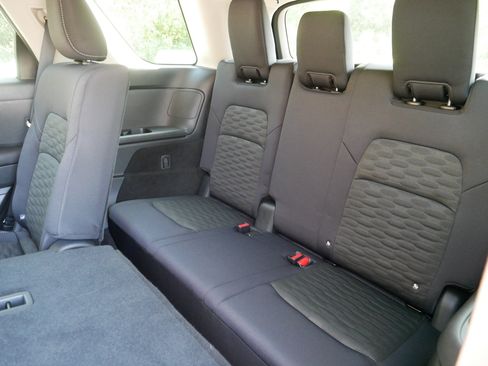Certified 2025 Nissan Pathfinder SV AWD/4WD image 36