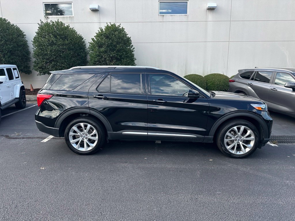 Used 2023 Ford Explorer Platinum w/ Technology Package AWD/4WD image 2