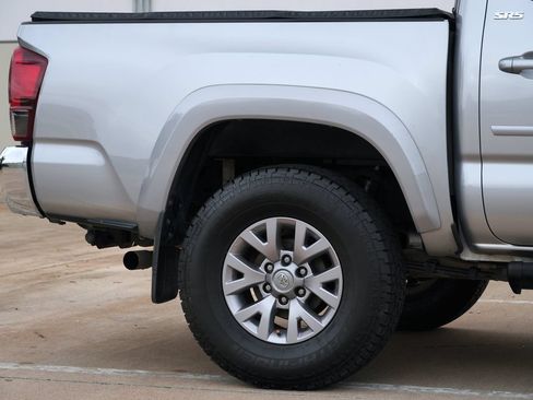 Used 2018 Toyota Tacoma SR5 RWD image 30