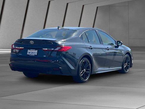Used 2025 Toyota Camry SE FWD image 4