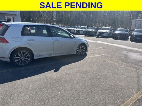 Used 2015 Volkswagen Golf SE image 9