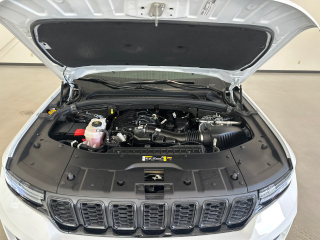 Used 2024 Jeep Grand Cherokee Altitude AWD/4WD image 32