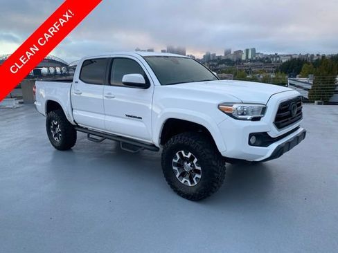 Used 2018 Toyota Tacoma SR5 RWD image 1