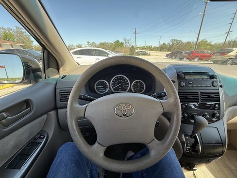 Used 2007 Toyota Sienna CE FWD image 10