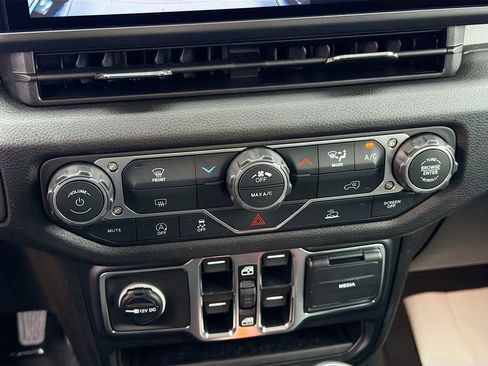 New 2026 Jeep Gladiator Sport image 29