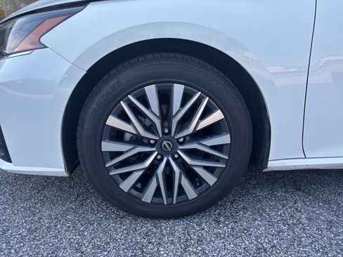 Used 2025 Nissan Altima 2.5 SV FWD image 25