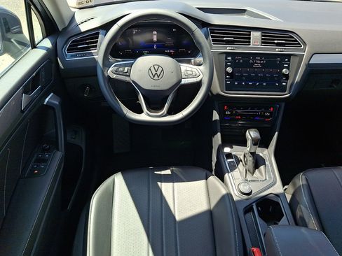 Used 2024 Volkswagen Tiguan SE AWD/4WD image 22
