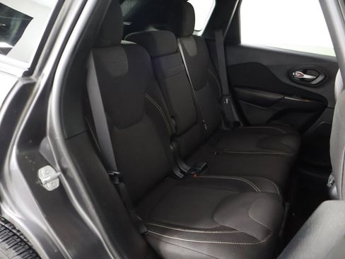 Used 2016 Jeep Cherokee Latitude w/ Cold Weather Group image 27