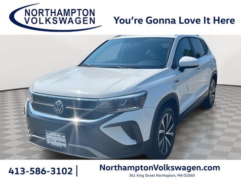 Used 2022 Volkswagen Taos SE FWD image 1