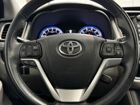 Used 2016 Toyota Highlander XLE FWD image 15
