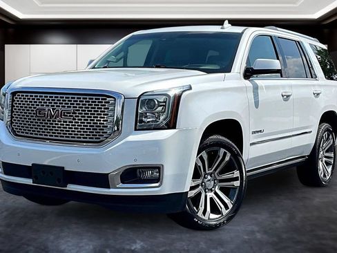 Used 2017 GMC Yukon Denali w/ Open Road Package AWD/4WD image 3