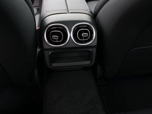 New 2025 Mercedes-Benz C 300 4MATIC Sedan image 32