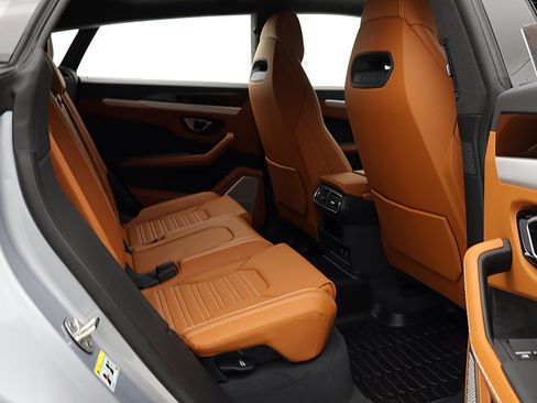 Used 2026 Lamborghini Urus SE AWD/4WD image 34