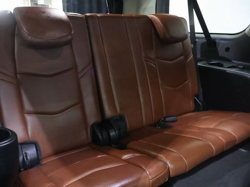 Used 2019 Cadillac Escalade ESV Luxury image 15