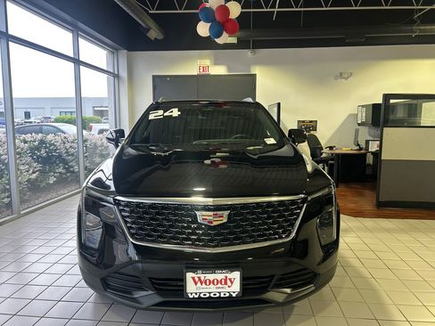 Used 2024 Cadillac XT4 Luxury w/ Cold Weather Package AWD/4WD image 4