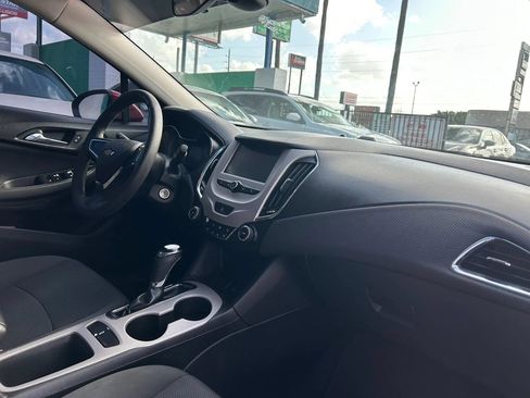 Used 2017 Chevrolet Cruze LS FWD image 15
