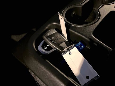 Used 2025 Chevrolet Silverado 1500 LT image 29