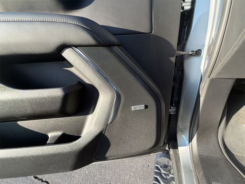 Used 2023 Chevrolet Suburban Z71 w/ Luxury Package image 23