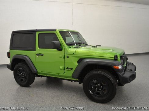 Used 2025 Jeep Wrangler Sport AWD/4WD image 7