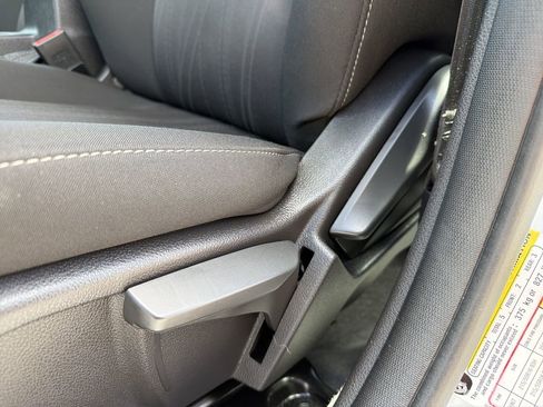 Used 2018 Ford Focus SE FWD image 19