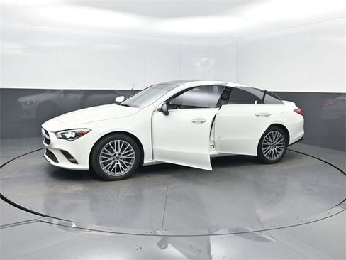 Used 2022 Mercedes-Benz CLA 250 image 40