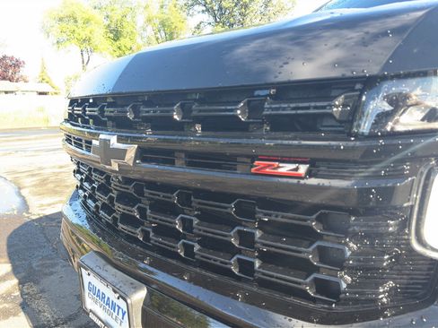 Used 2024 Chevrolet Suburban Z71 w/ Luxury Package AWD/4WD image 5