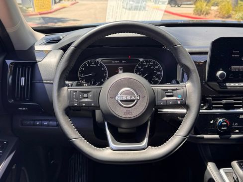 Certified 2025 Nissan Pathfinder SV FWD image 15