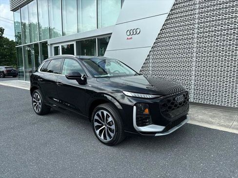 New 2026 Audi Q3 quattro 2.0T AWD/4WD image 1