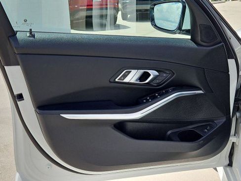 Used 2023 BMW 330i Sedan w/ Premium Package image 22