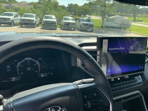 Used 2025 Toyota Tundra Limited AWD/4WD image 29