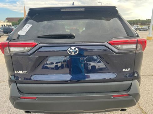Used 2023 Toyota RAV4 XLE Premium FWD image 5