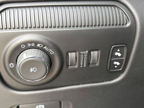 Used 2022 Jeep Grand Wagoneer Series III AWD/4WD image 30