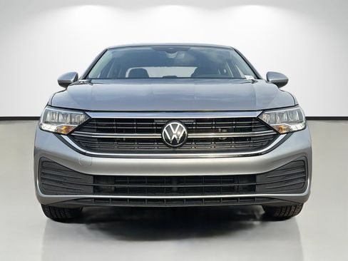 Used 2024 Volkswagen Jetta SE image 8