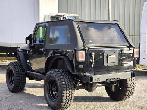 Used 2010 Jeep Wrangler Sahara w/ Dual Top Group AWD/4WD image 8