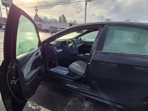 Used 2025 Toyota Camry SE w/ Convenience Package image 9