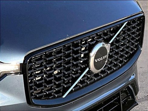 Used 2025 Volvo XC60 B5 Core image 32