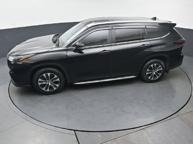 Used 2025 Toyota Highlander XLE AWD/4WD image 39