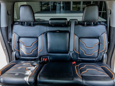 Used 2021 GMC Sierra 1500 SLT AWD/4WD image 33