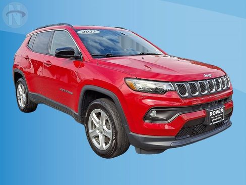 Certified 2023 Jeep Compass Latitude w/ Sun and Sound Group AWD/4WD image 1