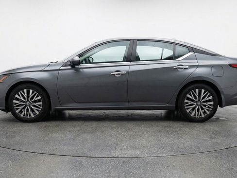 Used 2025 Nissan Altima 2.5 SV FWD image 5