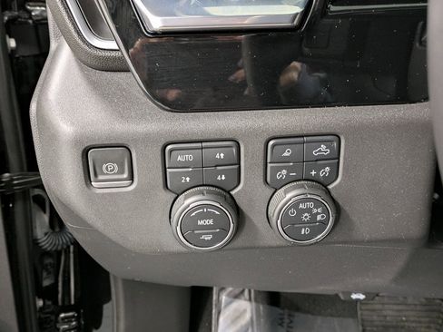 Used 2022 Chevrolet Silverado 1500 LT Trail Boss w/ LT Trail Boss Premium Package image 21