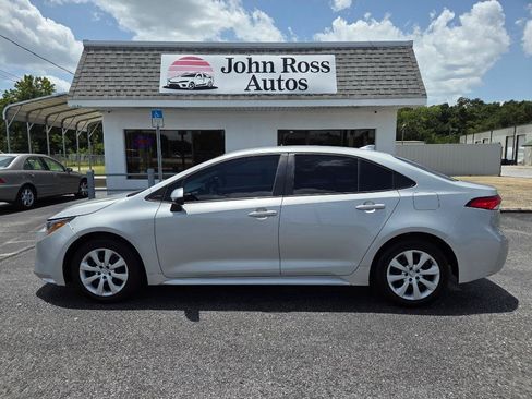 Used 2022 Toyota Corolla LE FWD image 1